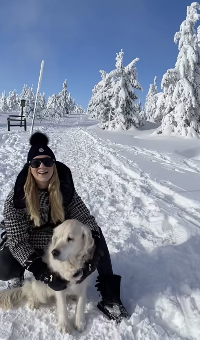 FOTO: Zemřela fenka zlatého retrívra, která byla přes 14 let plnohodnotný člen rodiny Babišových. – stránka 39