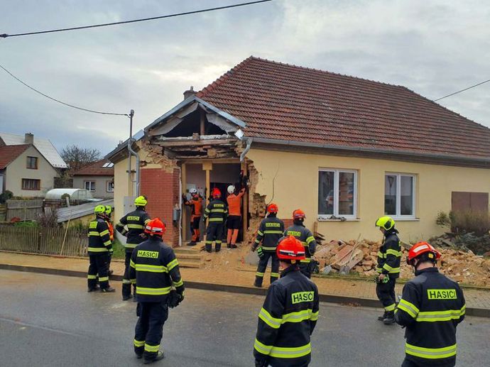 FOTO: Na Blanensku havaroval autobus. – stránka 4