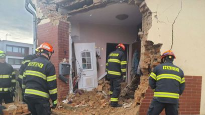 FOTO: Na místo ihned dorazili hasiči.