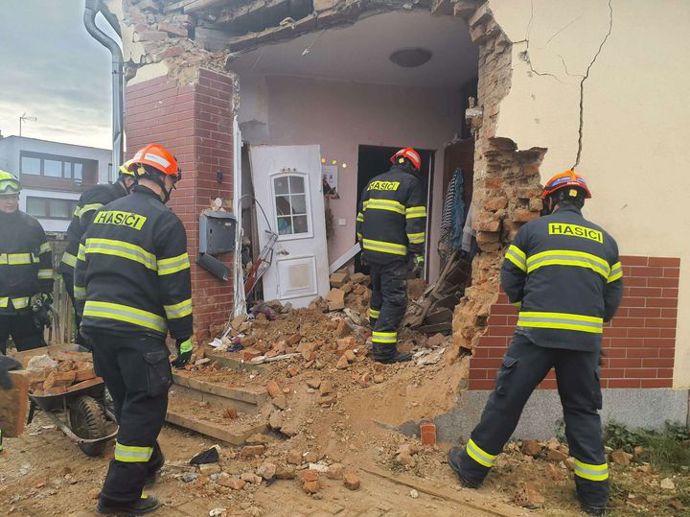 FOTO: Na místo ihned dorazili hasiči. – stránka 2