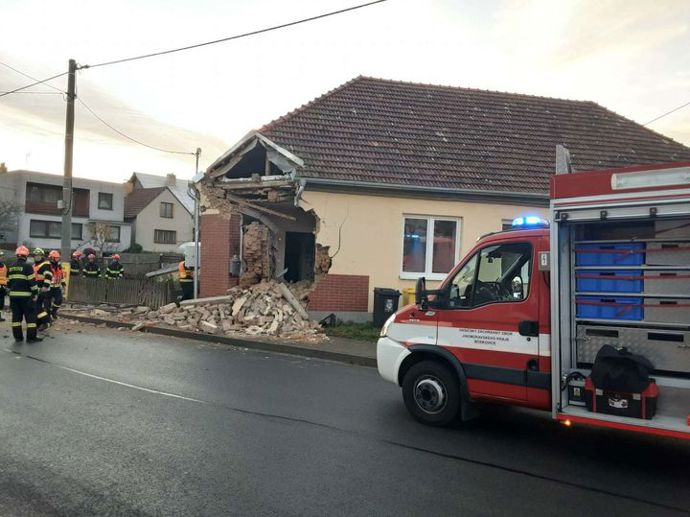 FOTO: Cestujícím se naštěstí nic nestalo.