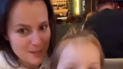 FOTO: Ornella dala malé Lily údajně ochutnat koňak. Monika Binias na to tvrdě reagovala