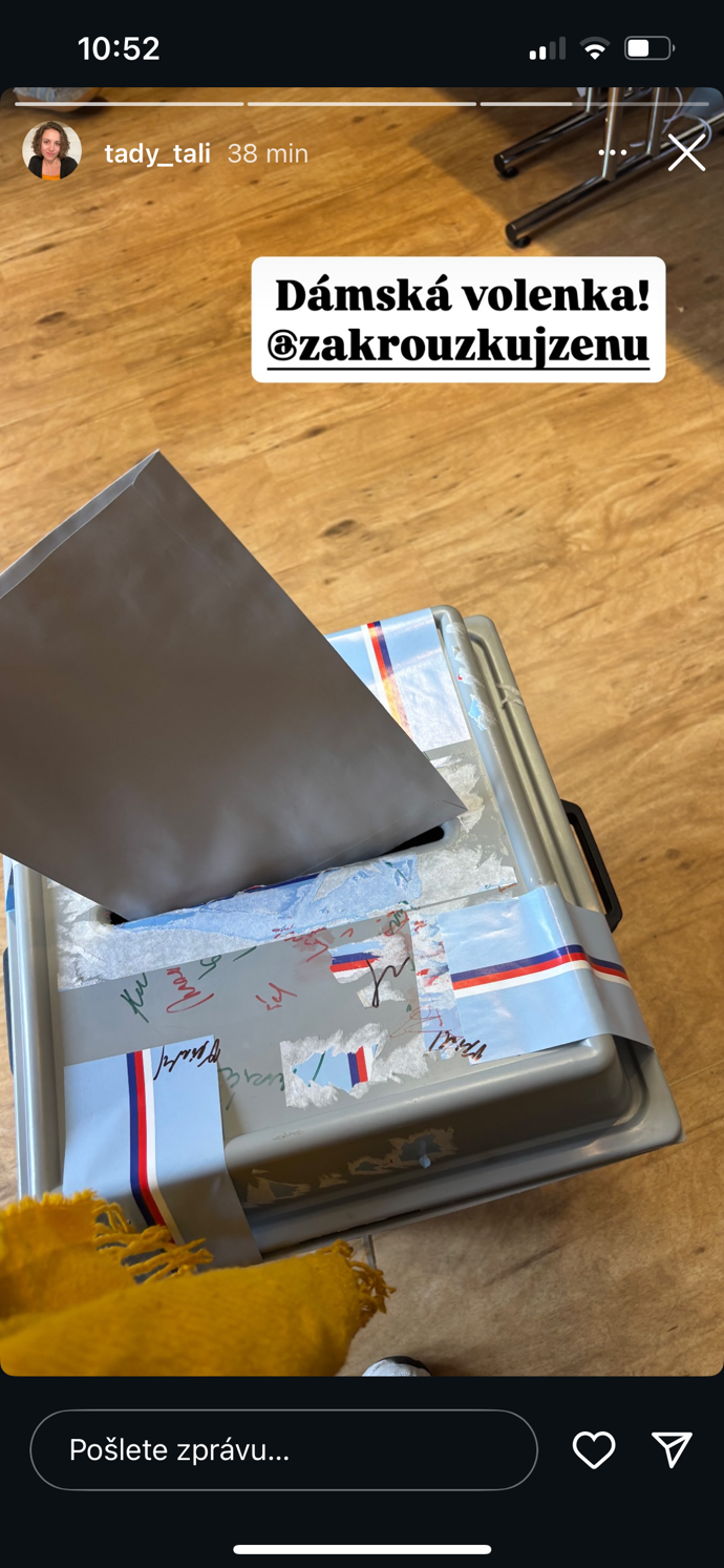 FOTO: Natálie Shcejbalová u voleb. – stránka 267