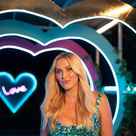 Zorka Hejdová moderuje Love Island.