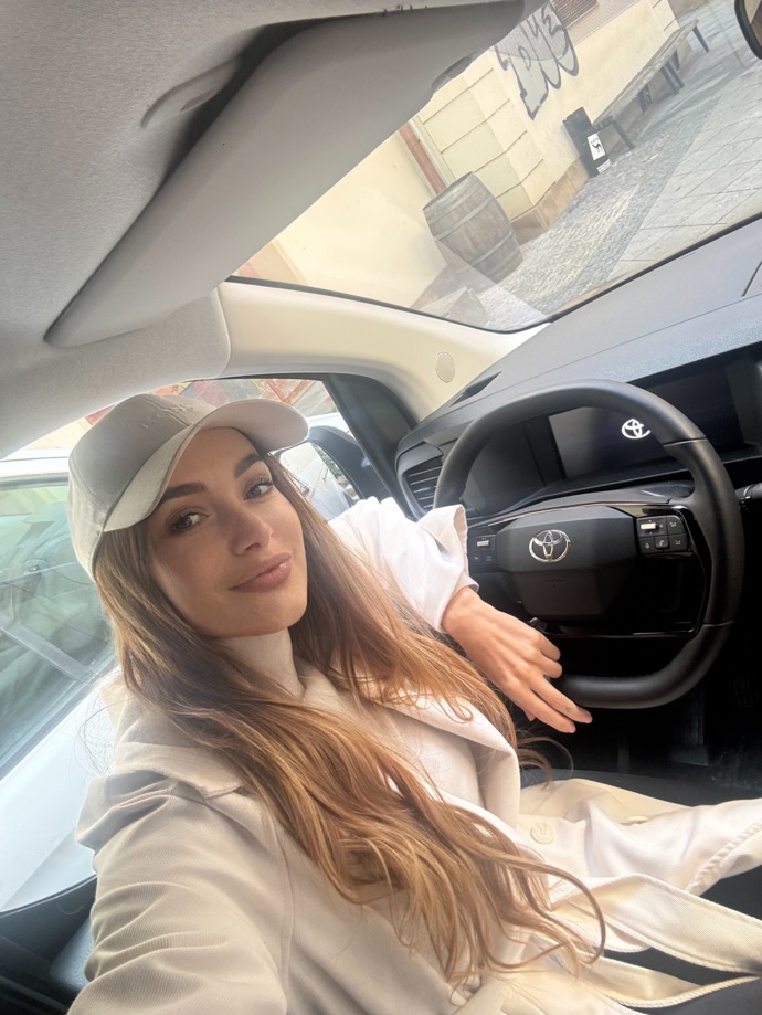 FOTO: Karolína Krézlová je frontmankou kapely. – stránka 1