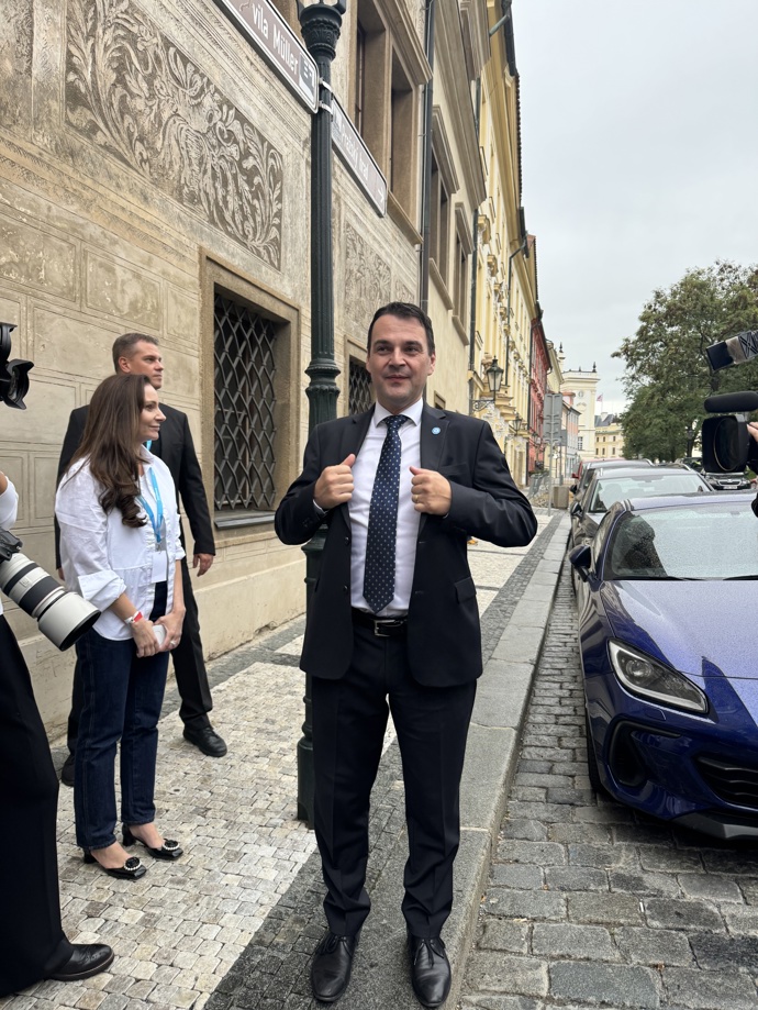 FOTO: Petr Macinka čekal na příjezd Filipa Turka. – stránka 3
