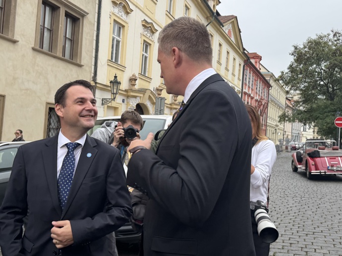 FOTO: Ve štábu Motoristů panuje dobrá nálada. – stránka 38