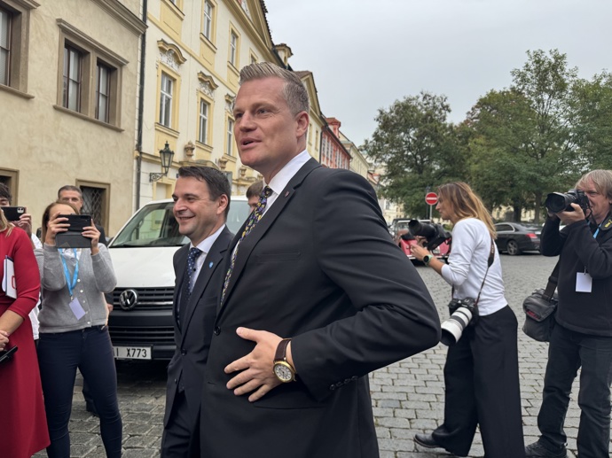 FOTO: Filip Turek dorazil do štábu Motoristů v dobré náladě. – stránka 28