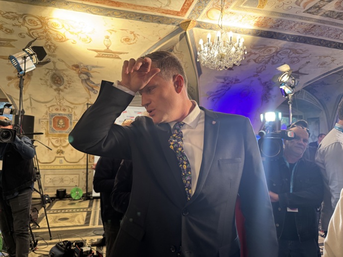 FOTO: Filip Turek v rozhovoru pro eXtra.cz přiznal, že na sobě cítí únavu. Nervózní ale rozhodně není. – stránka 30