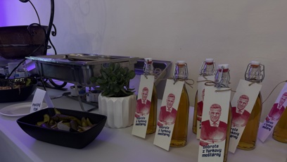 FOTO: Motoristé připravili Turkův „domácí“ mošt.