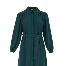 Pokud naopak hledáte košilovou klasiku s páskem, kterou můžete na podzim nosit na vícero způsobů, sáhněte třeba po těchto šatech od značky WE Fashion za 2089 Kč.