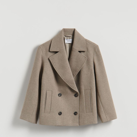 Podobný kousek ulovíte také u Reserved a to za 1399 Kč.