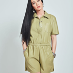 Koženkový overal nosí třeba zpěvačka Katy Perry.