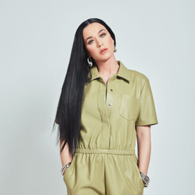 Koženkový overal nosí třeba zpěvačka Katy Perry.