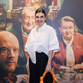 Kalhoty typu culottes si oblíbila i herečka Denisa Pfauserová, která je kombinuje třeba s bílou košilí a výraznou kabelkou.