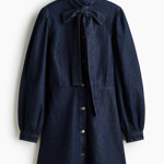 Džínové šaty s kravatou, H&M, 979 Kč