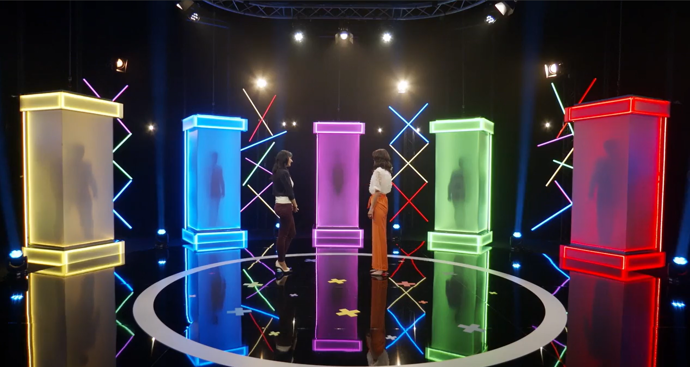 FOTO: Kamila a Monika Timková ve studiu. – stránka 21