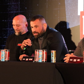 Karlos Vémola se vrací z důchodu. 