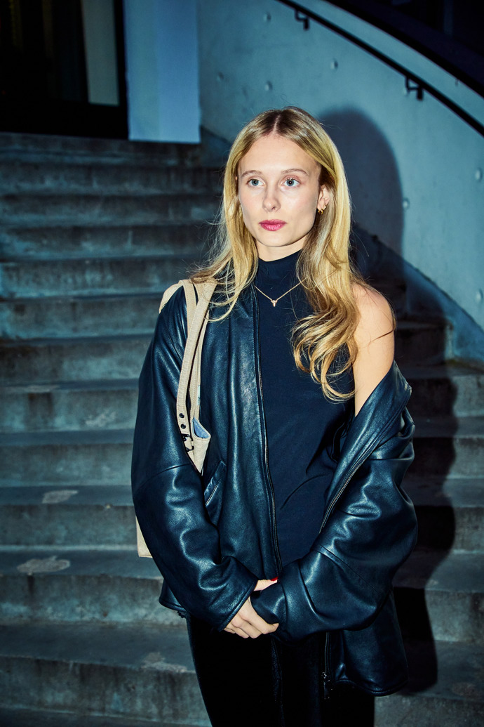 FOTO: Josefína Prachařová na tiskovce seriálu Ratolesti. – stránka 5