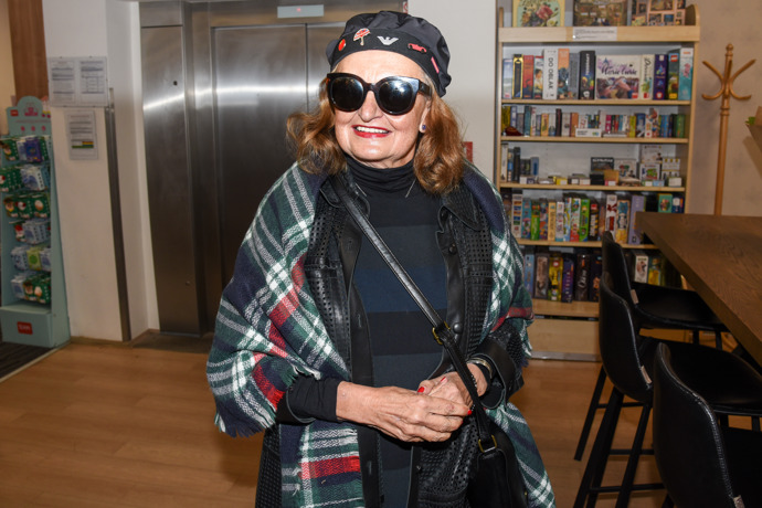 FOTO: Eva Holubová měla zajímavý model. – stránka 9