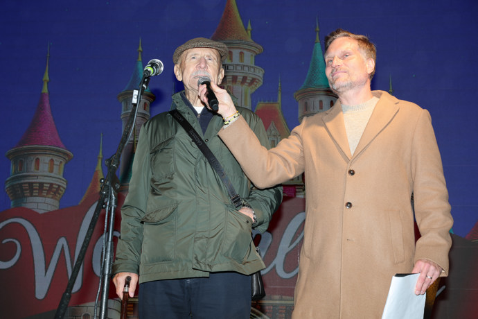 FOTO: Tomáš držel Nárožnýmu mikrofon. – stránka 7
