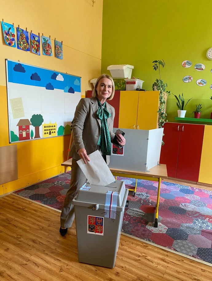 FOTO: Jana Černochová odvolila. – stránka 4