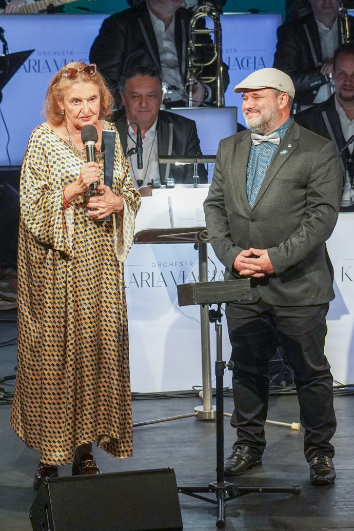 FOTO: Eva Holubová získala ocenění. – stránka 15
