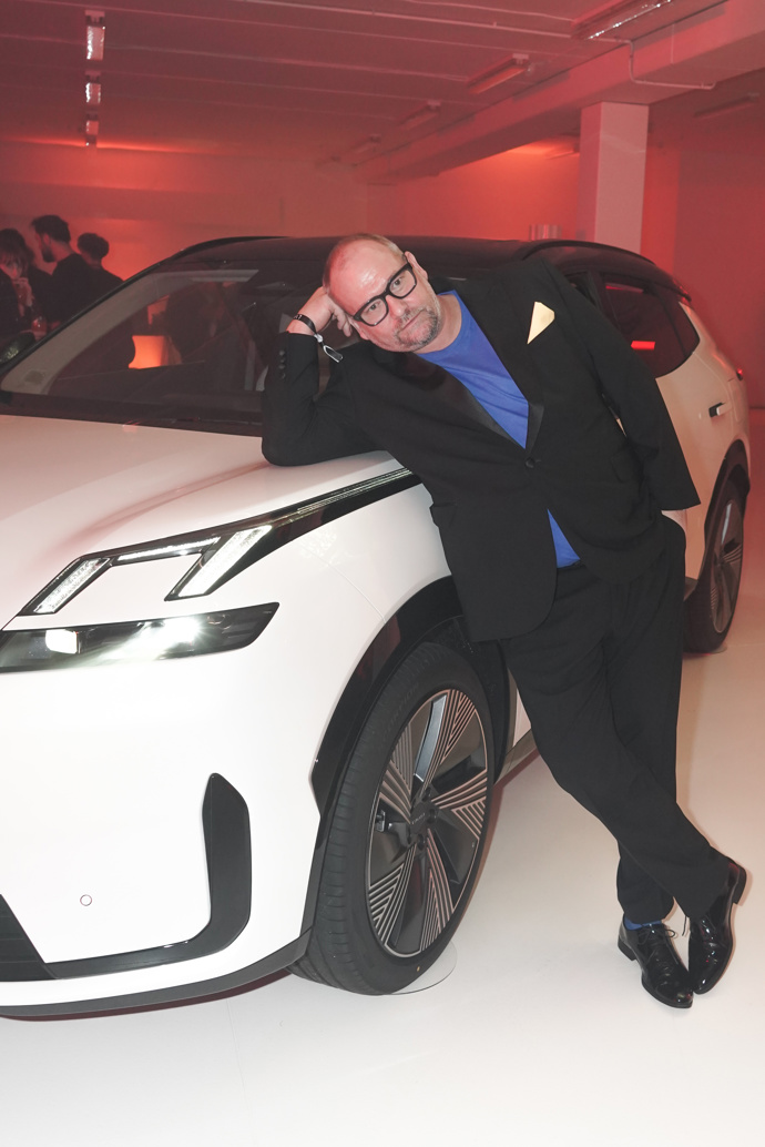 FOTO: Marek Taclík na otevření nového showroomu Cardion Cars. – stránka 9
