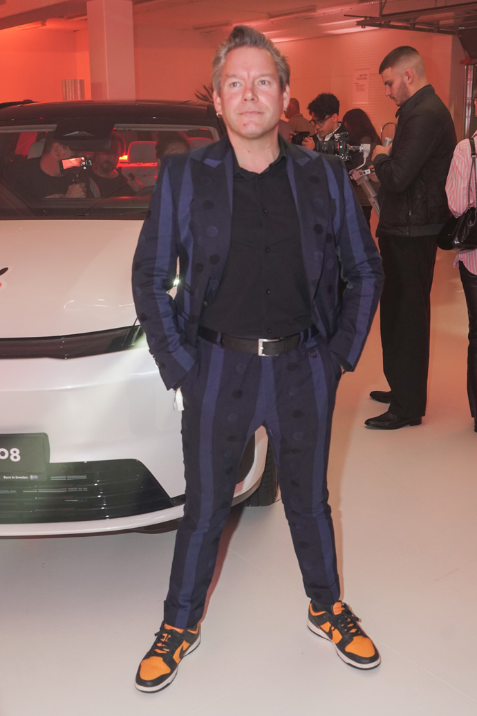 FOTO: Na otevření nového showroomu Cardion Cars dorazil Matěj Ruppert. – stránka 17