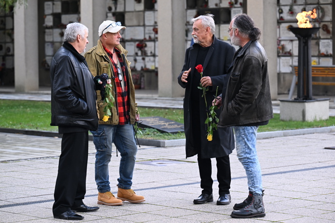 FOTO: Pohřeb Jana Šatry. – stránka 30