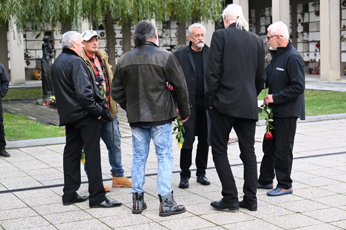 FOTO: Poslední rozloučení s Janem Šatrou. – stránka 28