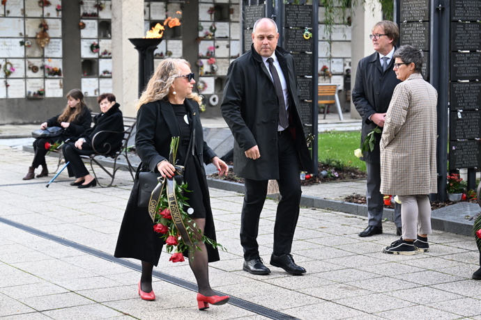 FOTO: Pohřeb Jana Šatry. – stránka 60