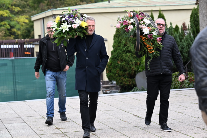 FOTO: Pohřeb Jana Šatry. – stránka 46