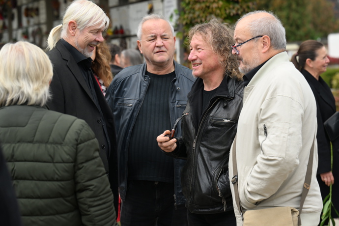 FOTO: Pohřeb Jana Šatry. – stránka 45