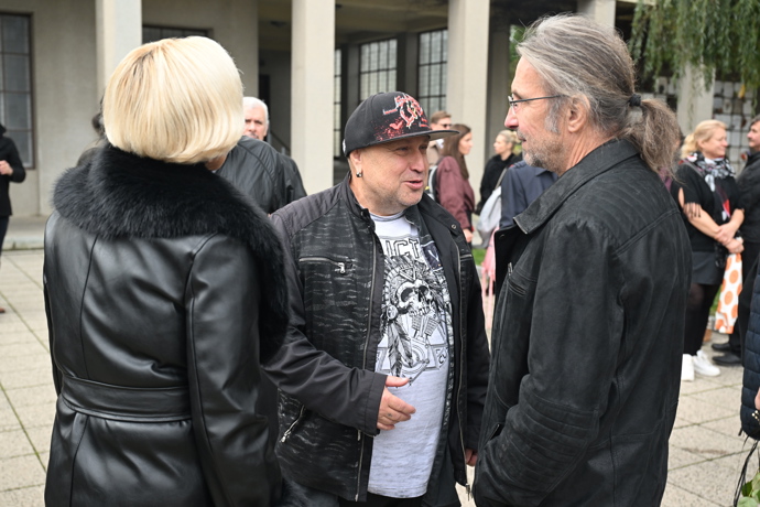 FOTO: Pohřeb Jana Šatry. – stránka 44