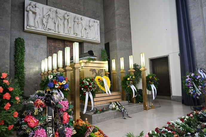 FOTO: Pohřeb Jana Šatry. – stránka 35