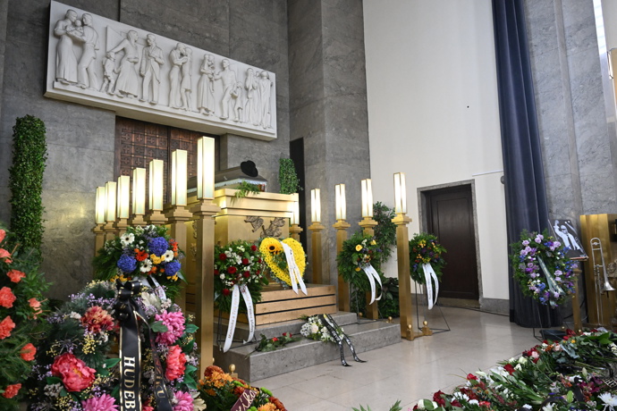 FOTO: Pohřeb Jana Šatry. – stránka 34