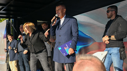 FOTO: Andrej Babiš mluvil z pódia.