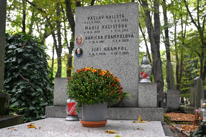 FOTO: Hrob Jiřího Krampola – stránka 9