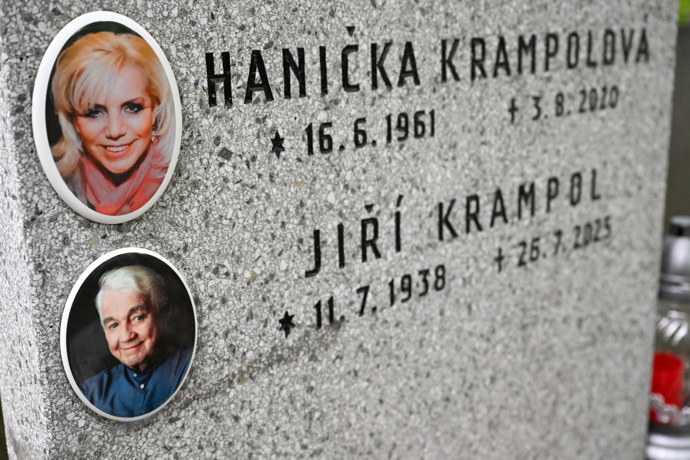 FOTO: Jiří Krampol si přál spočinout vedle Haničky. – stránka 6