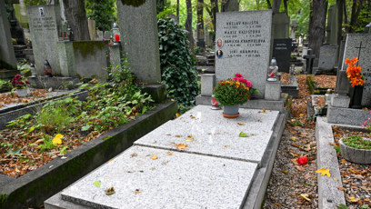 FOTO: Hrob Jiřího Krampola je na pražských Olšanech.