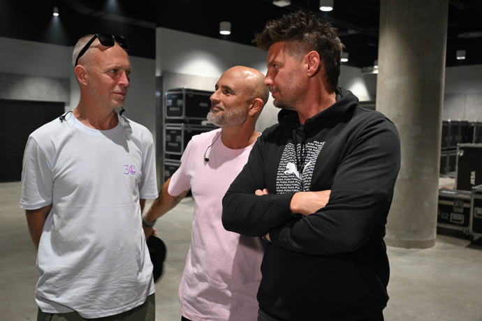 FOTO: Aleš Lehký, Václav Jelínek a David Škach pár hodin před koncertem. – stránka 19