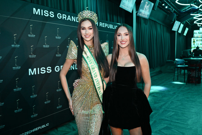 FOTO: Markéta Mörwicková s prezidentkou Miss Czech Republic Taťánou Makarenko. – stránka 3