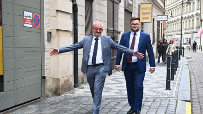 FOTO: Poslanec Marek Benda při příchodu do štábu SPOLU.