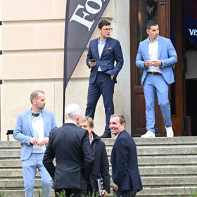 Jan Fischer mladší vlevo nahoře.