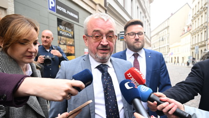 FOTO: Poslanec Marek Benda při příchodu do štábu SPOLU.