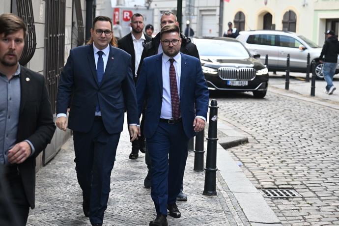 FOTO: Jan Lipavský a jeho příchod do štábu SPOLU. – stránka 35