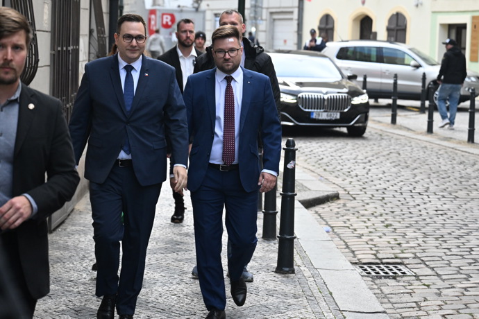 FOTO: Jan Lipavský a jeho příchod do štábu SPOLU. – stránka 34