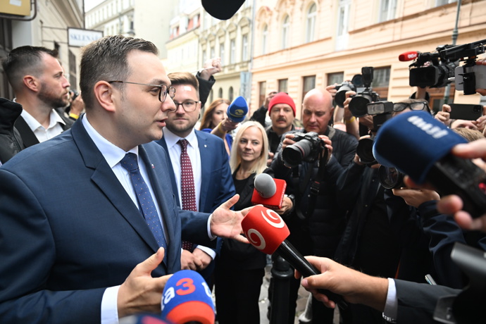FOTO: Jan Lipavský a jeho příchod do štábu SPOLU. – stránka 33