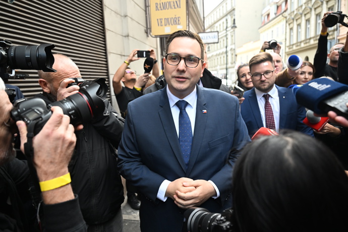 FOTO: Jan Lipavský a jeho příchod do štábu SPOLU. – stránka 30